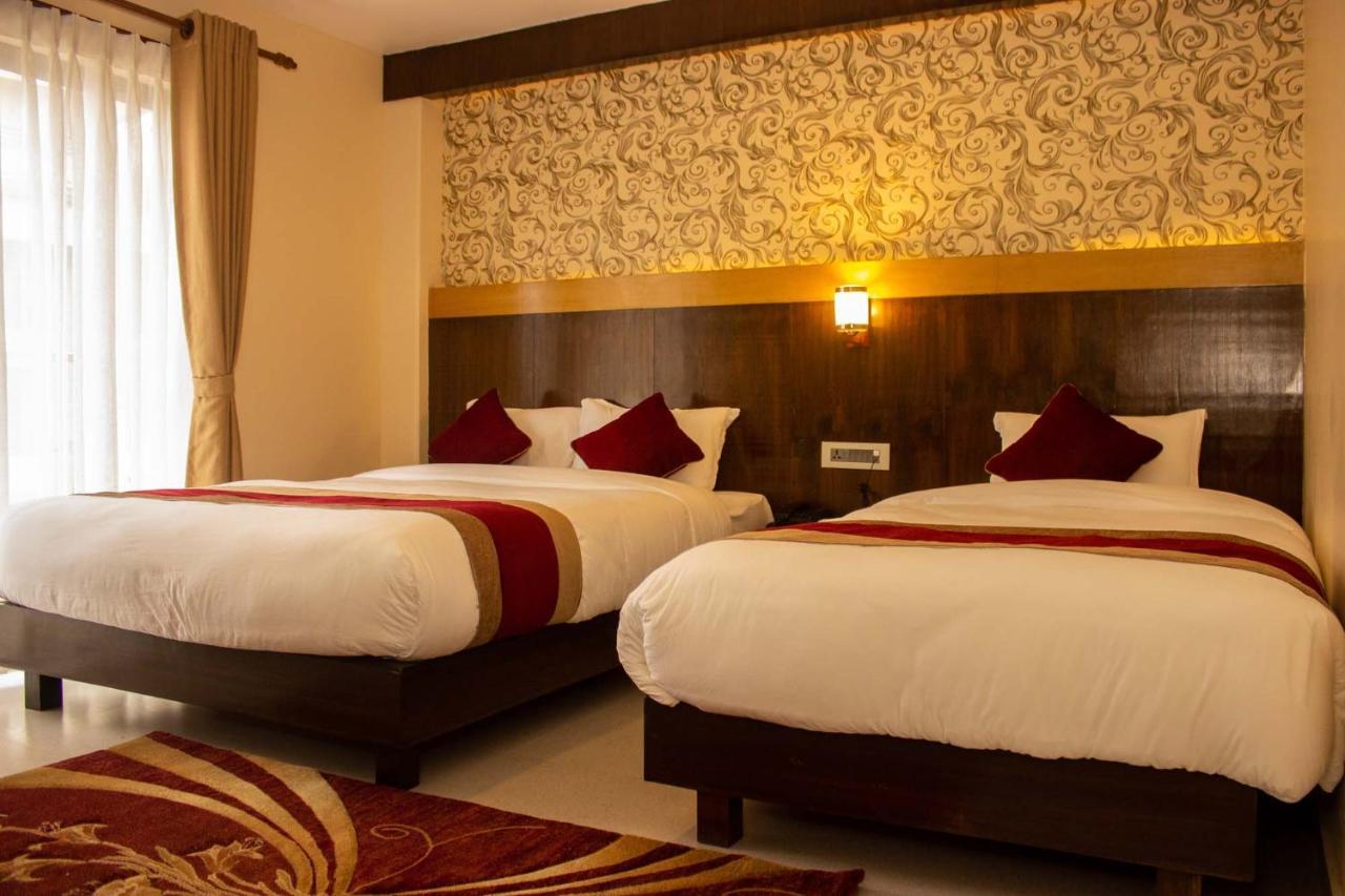 Hotel Silverline โพคารา ภายนอก รูปภาพ