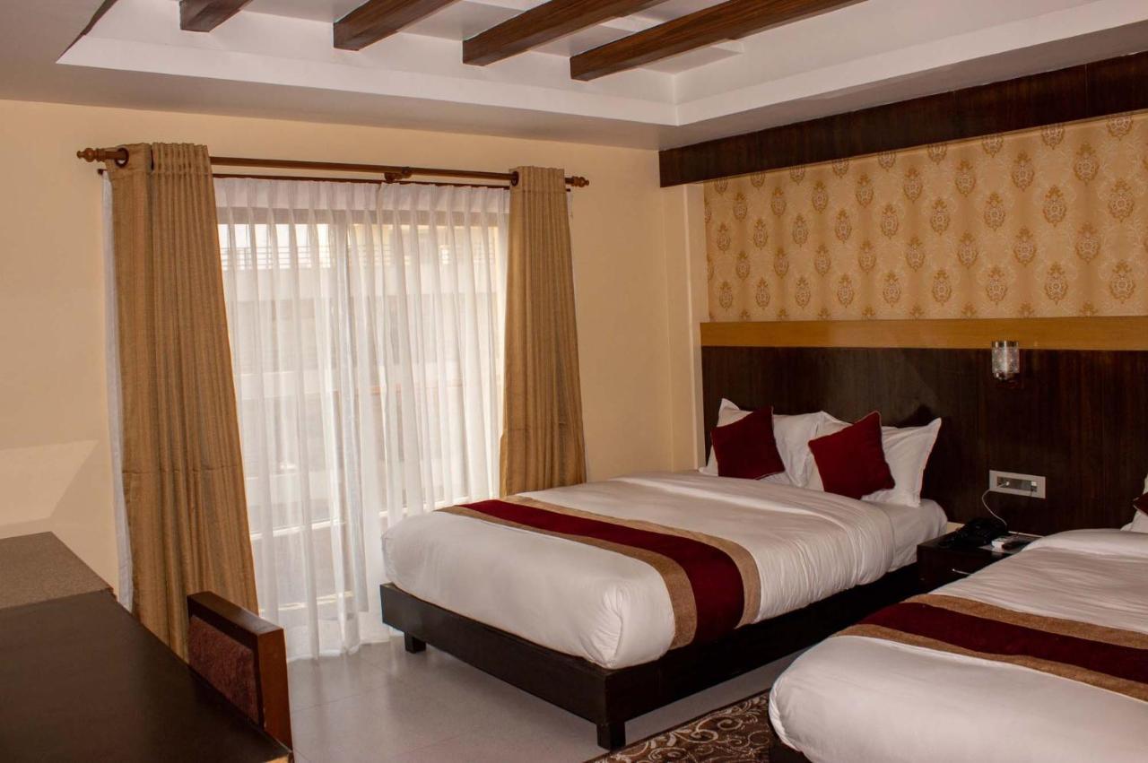 Hotel Silverline โพคารา ภายนอก รูปภาพ