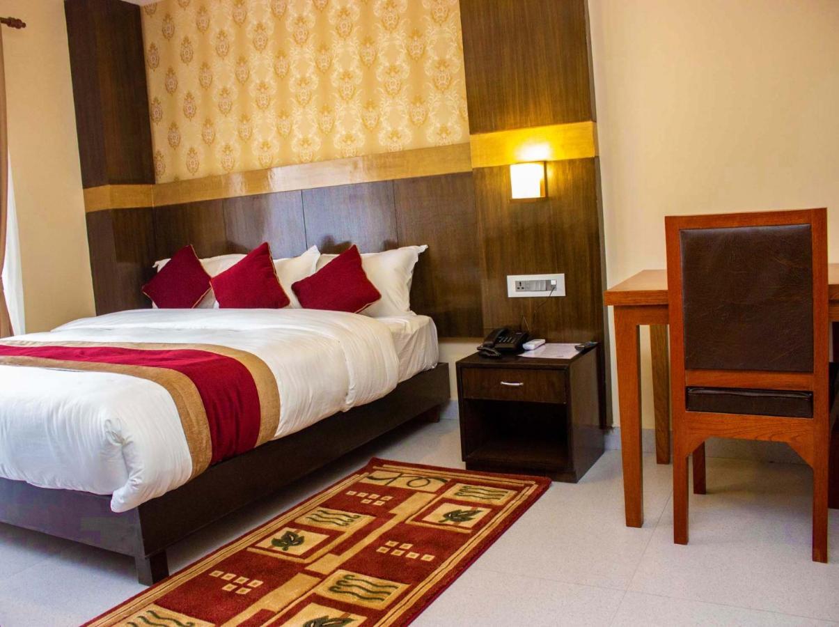 Hotel Silverline โพคารา ภายนอก รูปภาพ