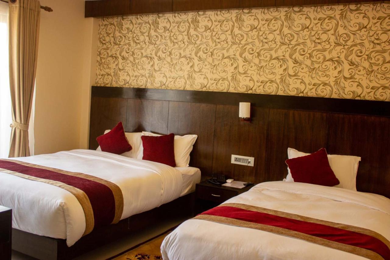 Hotel Silverline โพคารา ภายนอก รูปภาพ